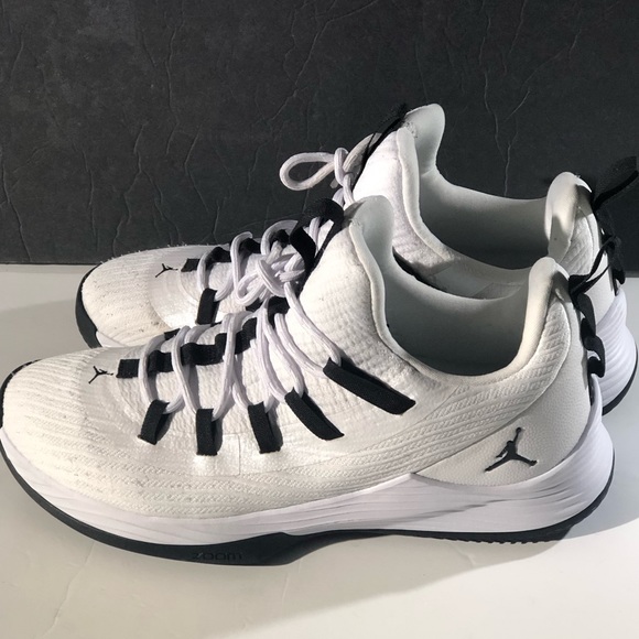 (Pre-Owned) Jordan Ultra Fly 2 low white and black - Picture 5 of 12